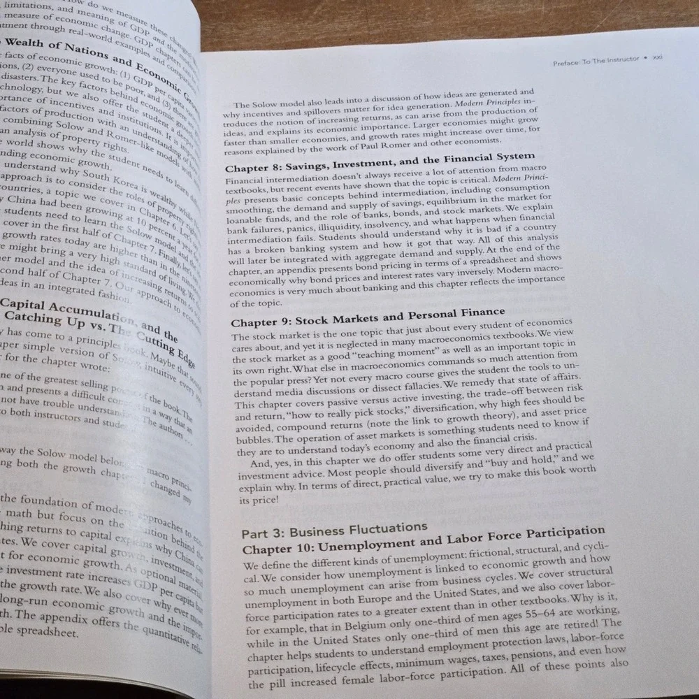 Worth Publishers Macroeconomics Textbook Tyler‎ Cowen Alex Tabarrok 2010 PB Book